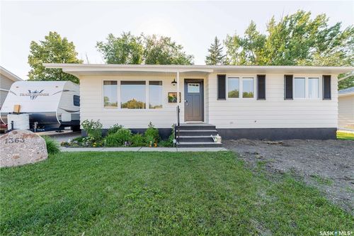 1363 Queen Cres, Moose Jaw, SK, S6H3G5 | Card Image