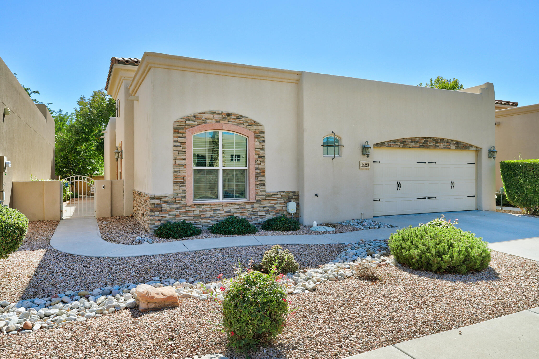 Valle Ln, Albuquerque, NM 87107