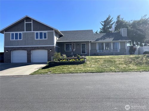 511 Reed St E, Zillah, WA, 98953-9519 | Card Image