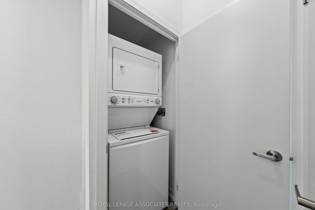 84 Tisdale Ave, House attached with 5 bedrooms, 4 bathrooms and 1 parking in Toronto ON | Image 32
