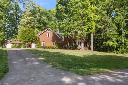 949 Aquaview Dr, Kernersville, NC, 27284-2356 | Card Image