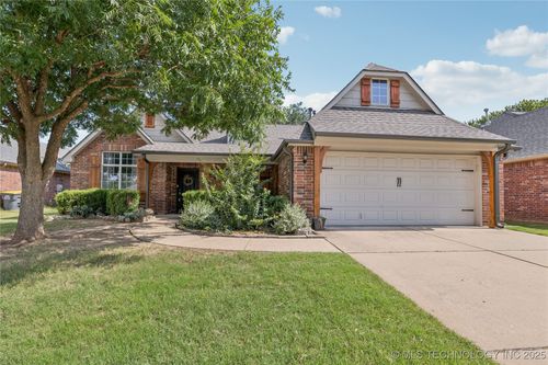 2105 W D Ct, Jenks, OK, 74037-2344 | Card Image