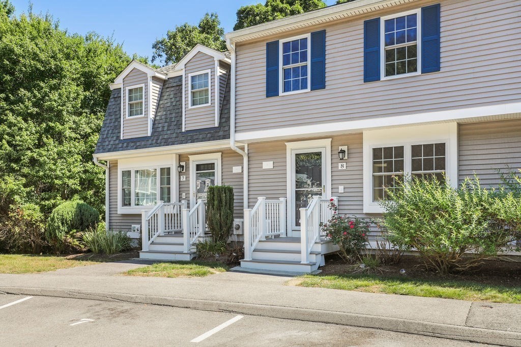 Benjamin Landing Ln, Franklin, MA 02038