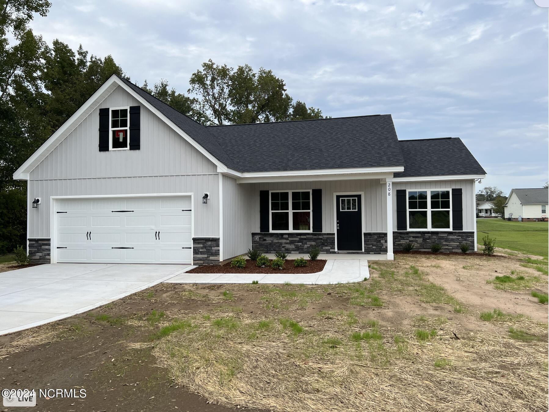 Jefferson St, Clinton, NC 28328