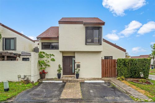 9746-9746 Nw 4th Ln, Miami, FL, 33172-4002 | Card Image