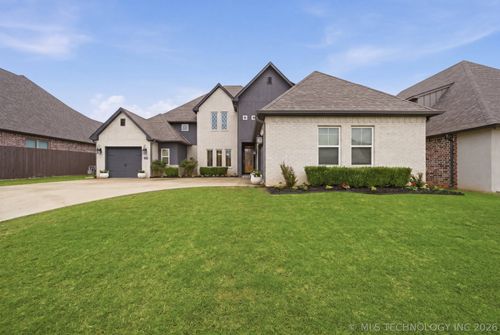 8729 S Phoenix Pl, Tulsa, OK, 74132-5606 | Card Image