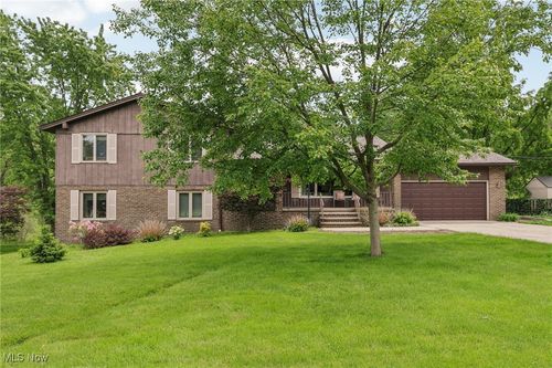 9233 Windswept Drive, Brecksville, OH, 44141 | Card Image