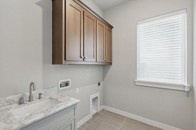 With a sink | Image 25