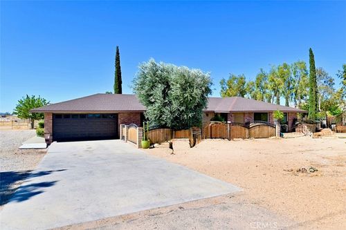 16440 Eucalyptus St, Hesperia, CA, 92345-2067 | Card Image