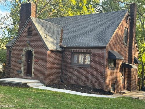 2442 Newton St, Akron, OH, 44305-3932 | Card Image