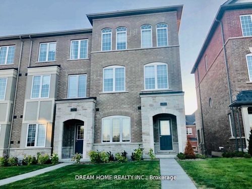 7 Heswall Lane, Newmarket, ON, L3Y0E1 | Card Image