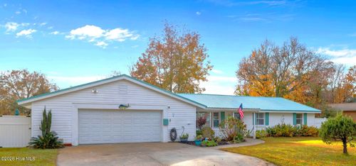 917 Davis Pl, Morehead City, NC, 28557-4451 | Card Image