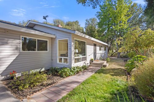 668 Crestview Dr, Diamond Springs, CA, 95619-9721 | Card Image