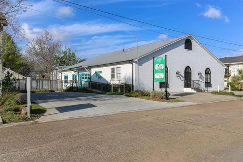 206 W 11th St, Lake Charles, LA, 70601-5830 | Card Image