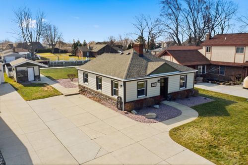 38310 Huron Pointe Dr, Harrison Twp, MI, 48045-2837 | Card Image