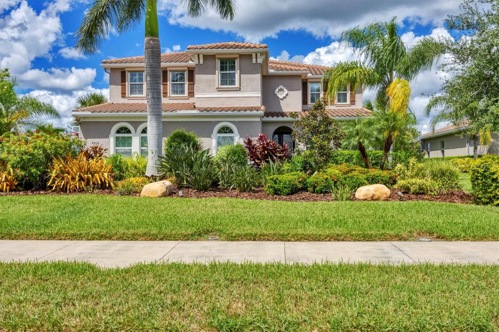 Vasca Dr, Sarasota, FL 34240