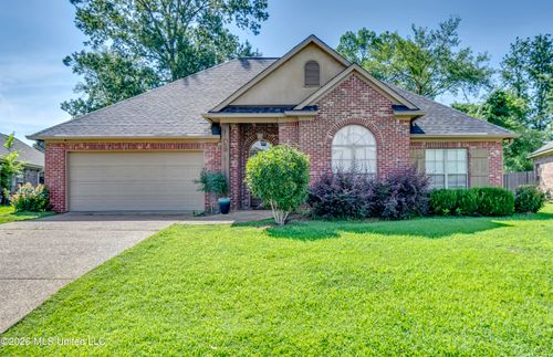 126 W Pinebrook Dr, Brandon, MS, 39047-7818 | Card Image