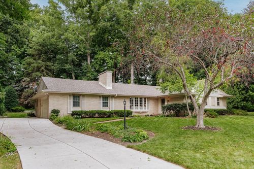 1660 Lindhurst Court, Elm Grove, WI, 53122 | Card Image