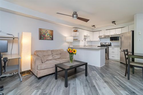 211-494 Marsett Pl, Saanich, BC, V8Z7J1 | Card Image
