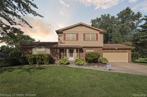 8505 Old Plank Rd, Grand Blanc, MI, 48439-2044 | Card Image