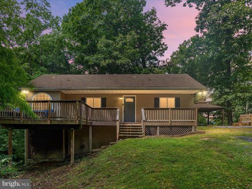 477 Crowfoot Ln, GERRARDSTOWN, WV, 25420-3017 | Card Image