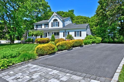202 Fairway Dr, Wading River, NY, 11792-3608 | Card Image