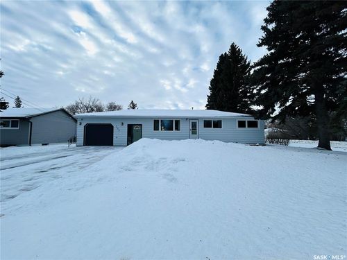 302 3rd Ave, Whitewood, SK, S0G5C0 | Card Image