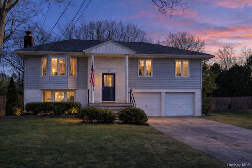 372 Clay Pitts Rd, E Northport, NY, 11731-3201 | Card Image