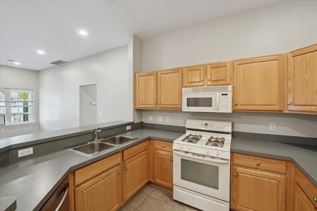 2243 S Main St, Condo with 2 bedrooms, 2 bathrooms and null parking in Ann Arbor MI | Image 10
