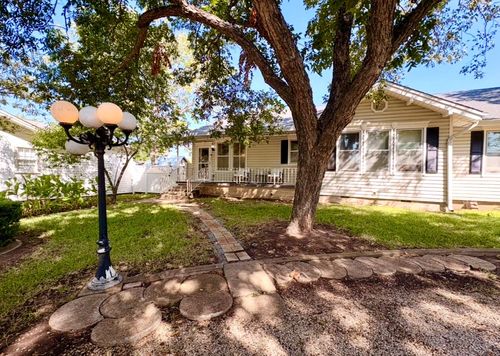 200 N Bordon St, Lorena, TX, 76655-3450 | Card Image