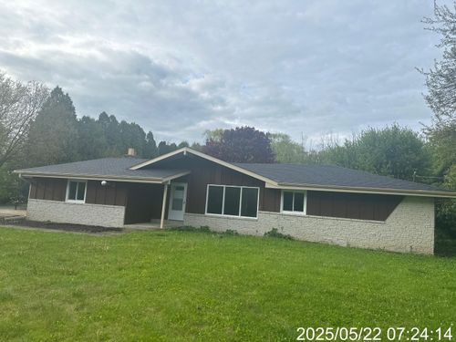9420489 Schlei Rd, Menomonee Falls, WI, 53051-1118 | Card Image