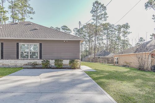 15786 Cottonwood Dr, Montgomery, TX, 77356-3758 | Card Image