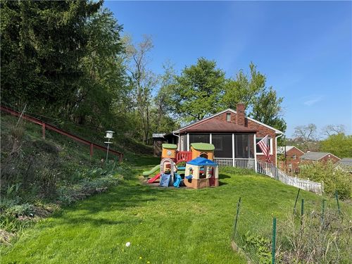 632 Brinwood Ave, Pittsburgh, PA, 15227-3938 | Card Image