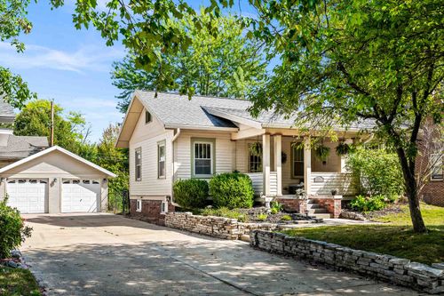 18 Harwood Pl, Bloomington, IL, 61701-5662 | Card Image