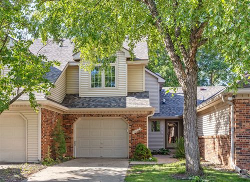 6834 Oakwood Dr, Urbandale, IA, 50322-1889 | Card Image