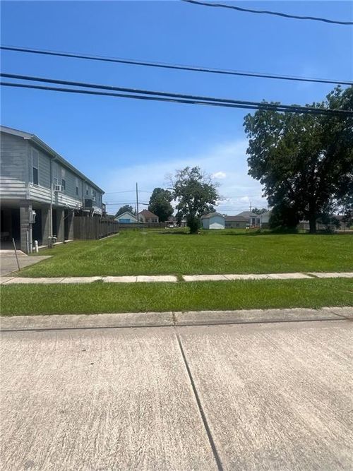 1603 Center St, Arabi, LA, 70032-1607 | Card Image