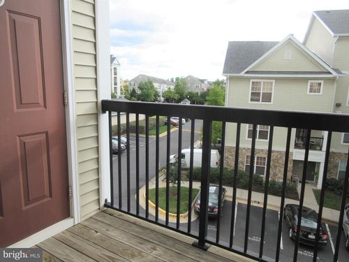 e-5109 Travis Edward Way, CENTREVILLE, VA, 20120-3056 | Card Image