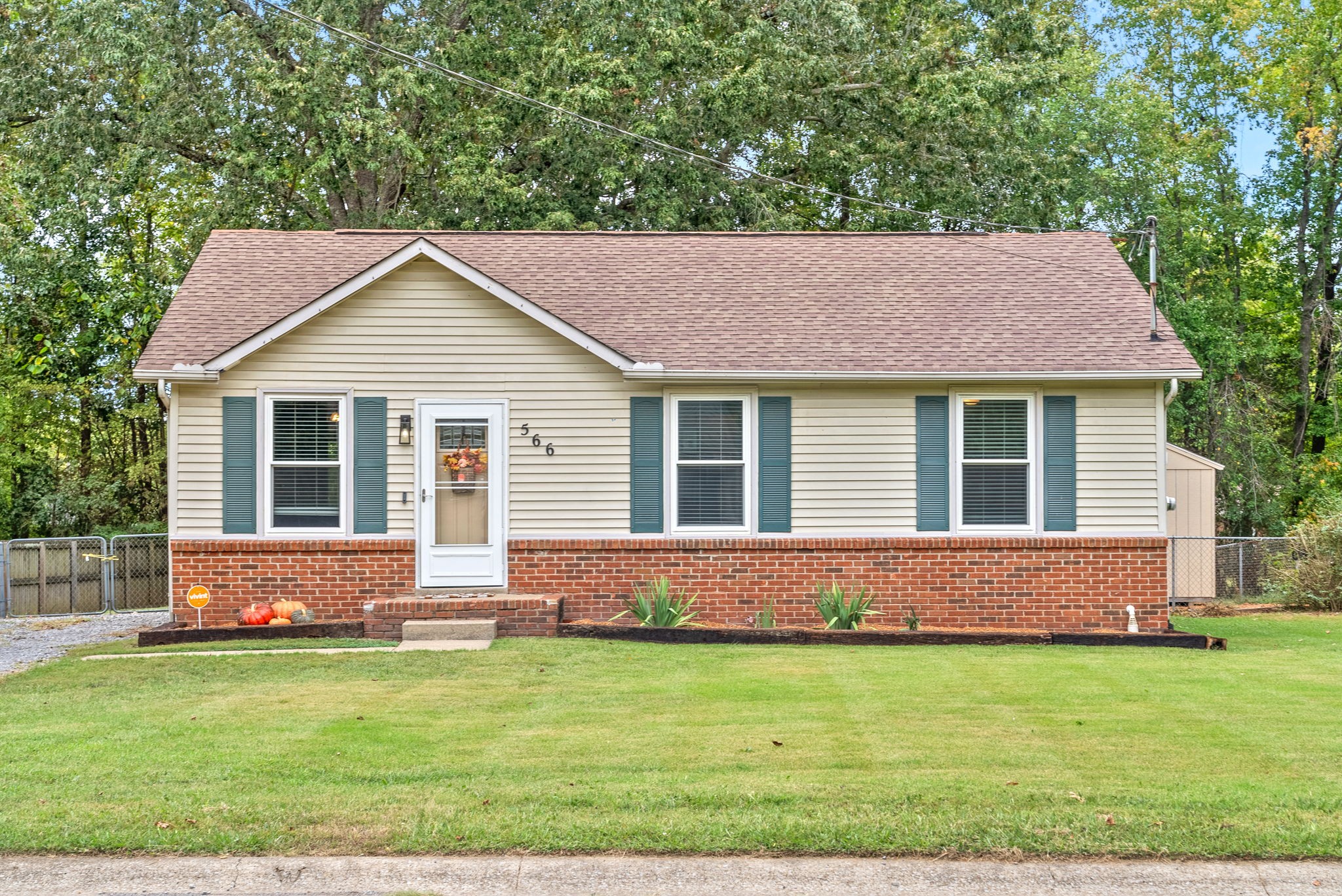 Donna Dr, Clarksville, TN 37042
