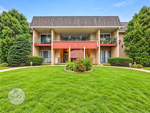 21-131 W Ellis Avenue, Libertyville, IL, 60048 | Card Image