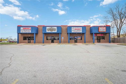 274 E Robinson Ave, Springdale, AR, 72764-7126 | Card Image