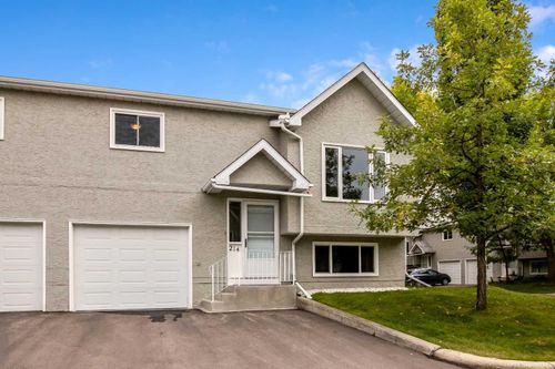 214 Fairway Drive Nw, High River, AB, T1V1C9 | Card Image