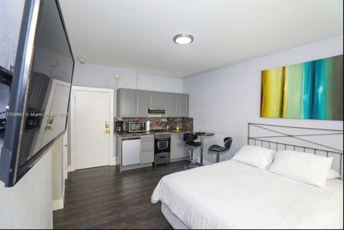 apt-206-3710 Collins Ave, Miami Beach, FL, 33140-4068 | Card Image