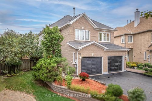 28 Foxtail Ridge, Newmarket, ON, L3X1Z6 | Card Image