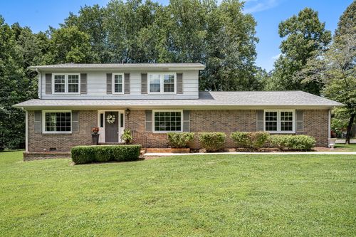215 Lake Circle Dr, Tullahoma, TN, 37388-5223 | Card Image