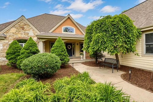 13345 N Windsor Court, Mequon, WI, 53097 | Card Image