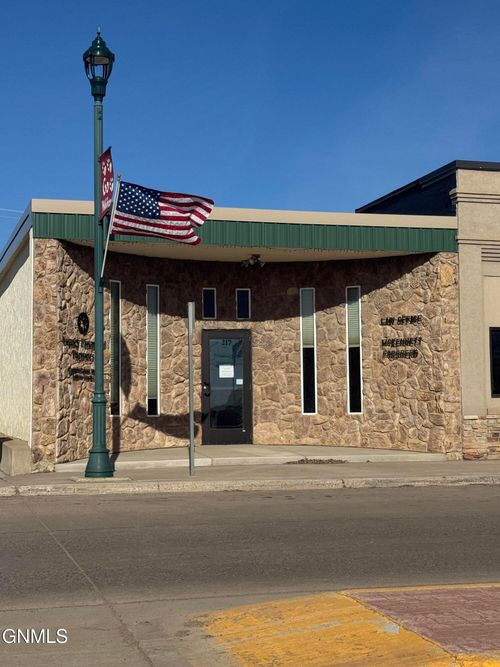 217 N Main St, Watford City, ND, 58854-7125 | Card Image