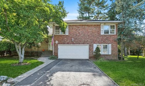 2 Coleman Dr, East Williston, NY, 11596-2406 | Card Image