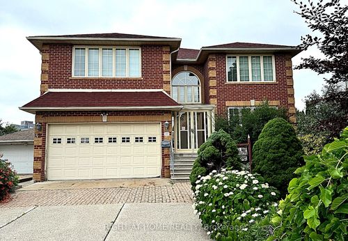 32 Creston Rd, North York, ON, M6A1J1 | Card Image