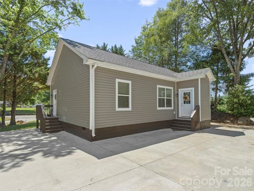 64 Drexel Road, Hendersonville, NC, 28739 | Card Image