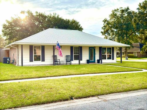 916 Tanglebriar Dr, Baton Rouge, LA, 70810-5162 | Card Image